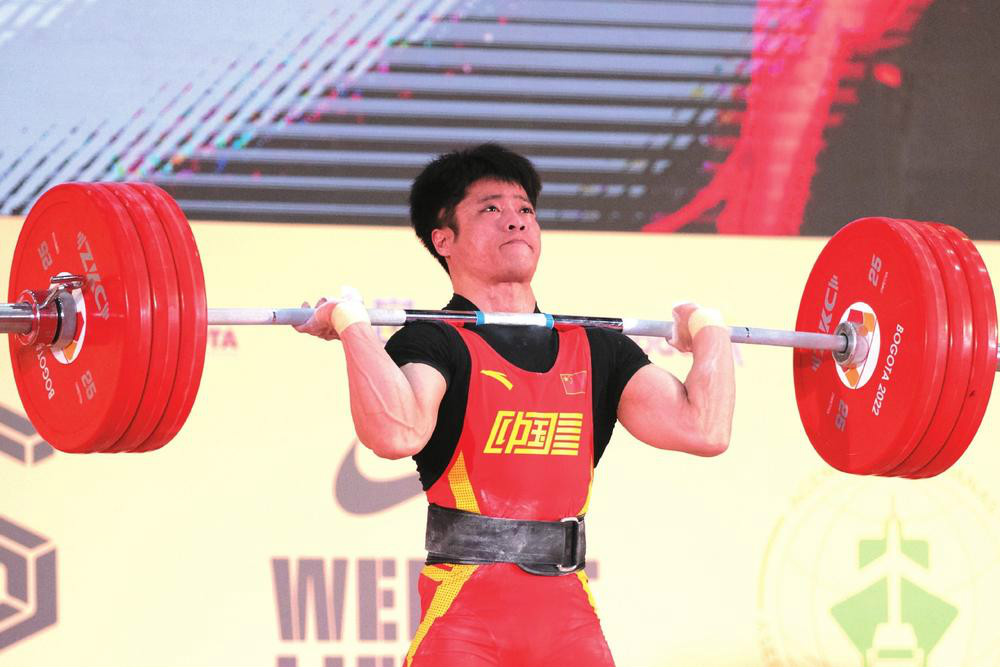 李发彬打破男子61公斤级挺举世界纪录