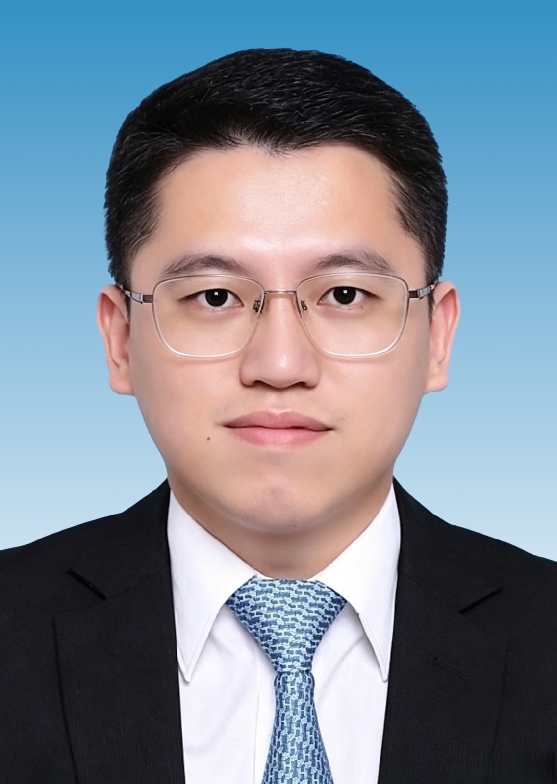 王胜蓝党组成员